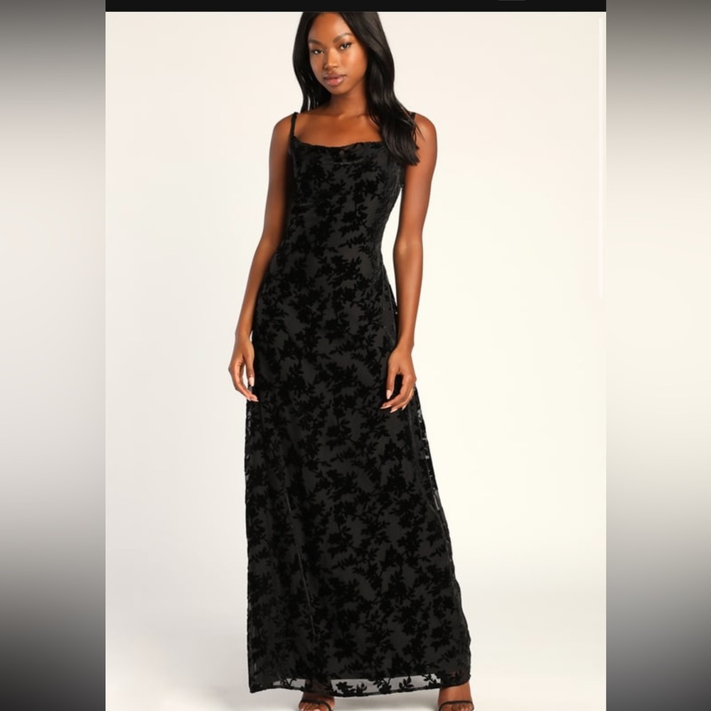 LULUS romance in the making black floral velvet print maxi dress